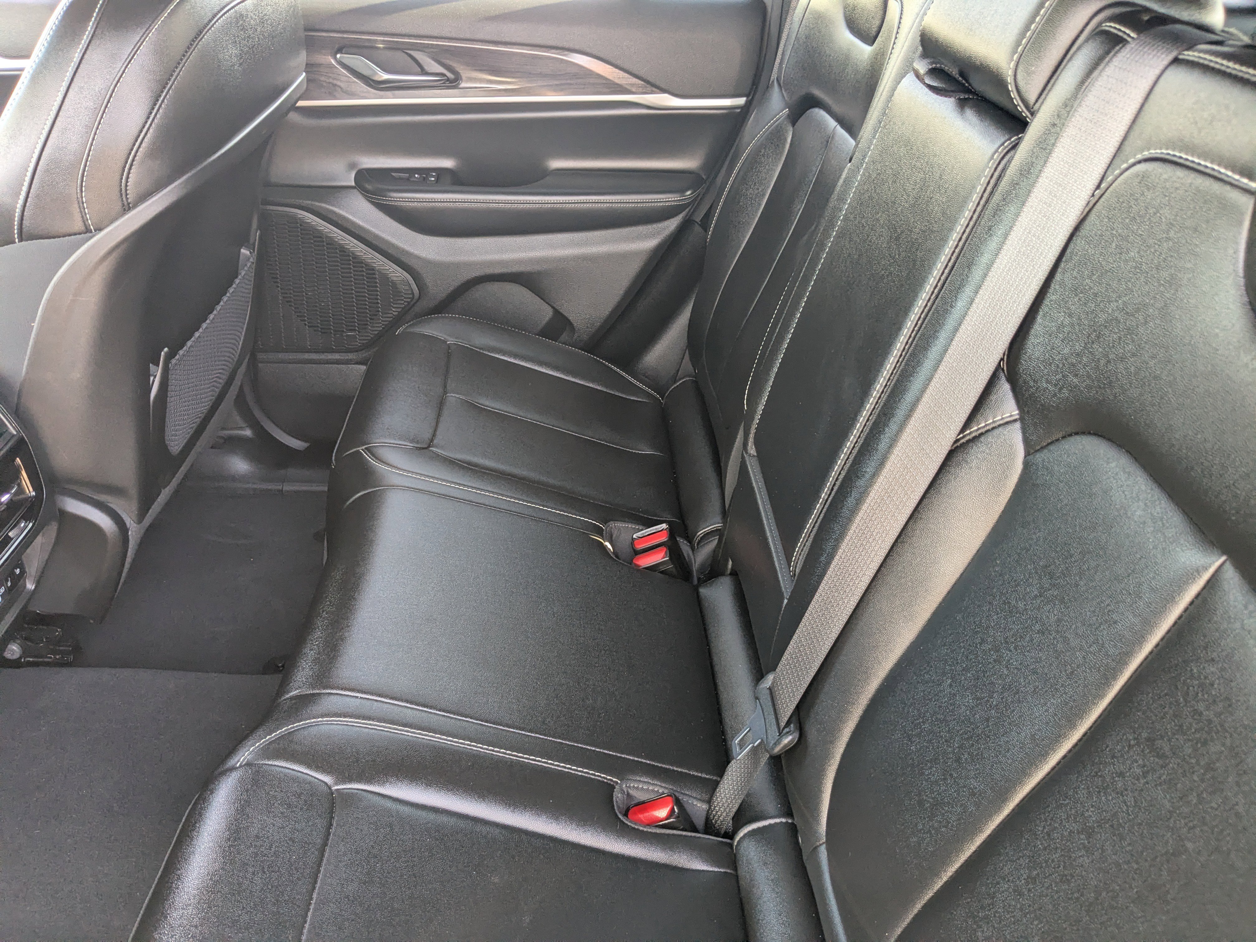 Used 2024 Jeep Grand Cherokee Limited image 27