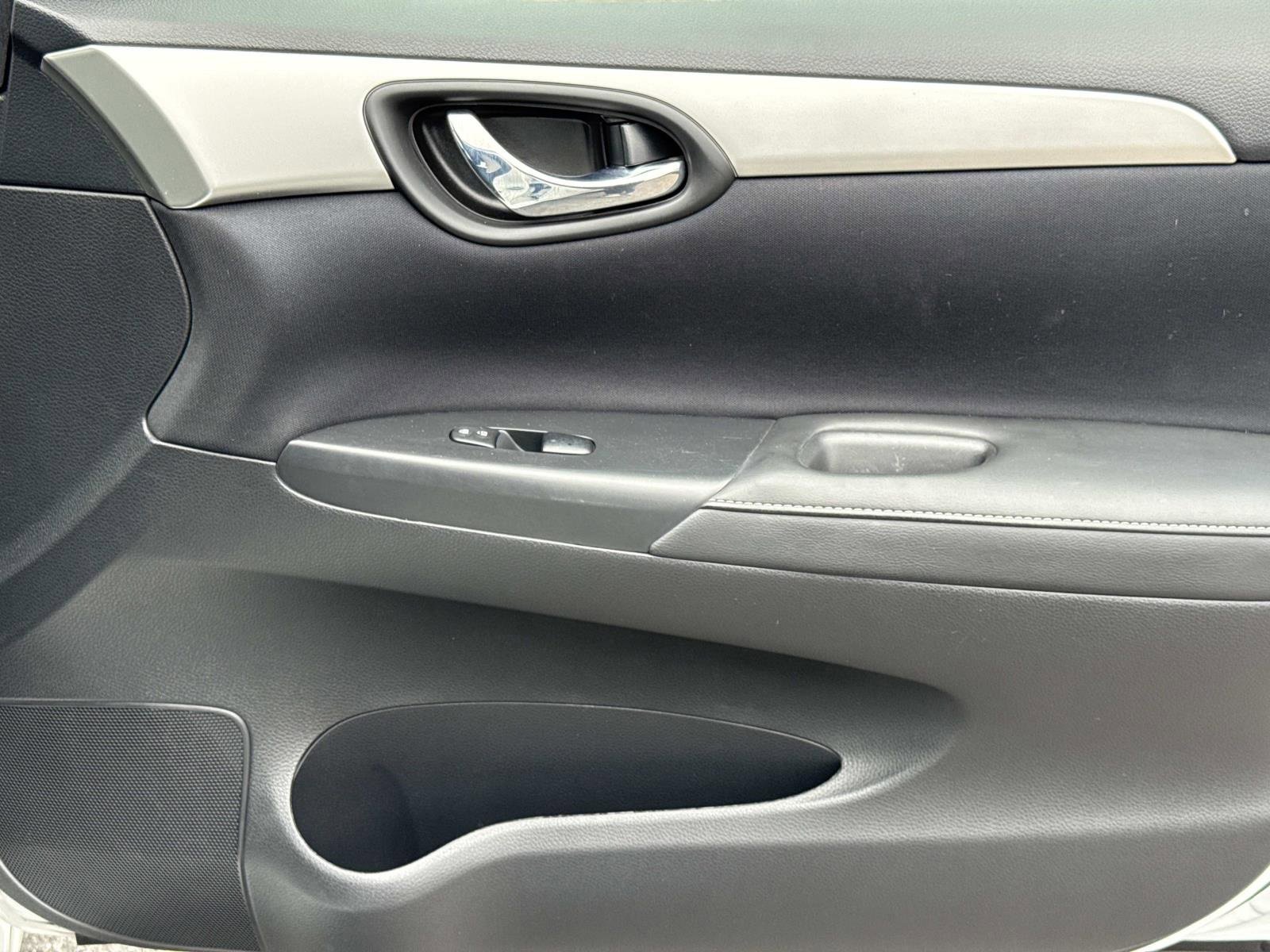 Used 2016 Nissan Sentra S image 22