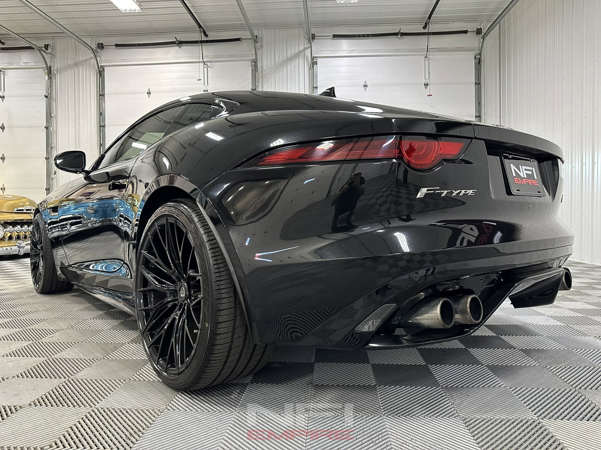 Used 2018 Jaguar F-TYPE R AWD/4WD image 21