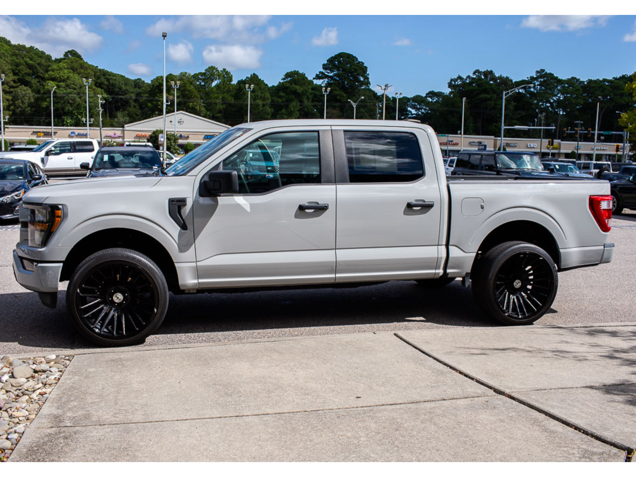 Used 2023 Ford F150 XL RWD image 3