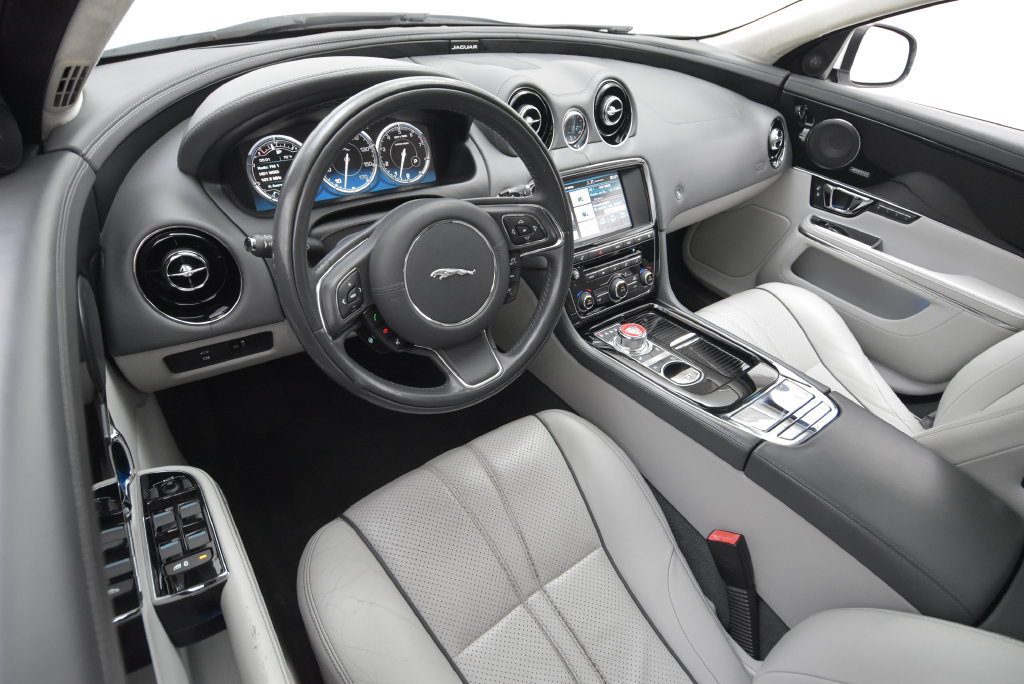 Used 2015 Jaguar XJ L Supercharged RWD image 34