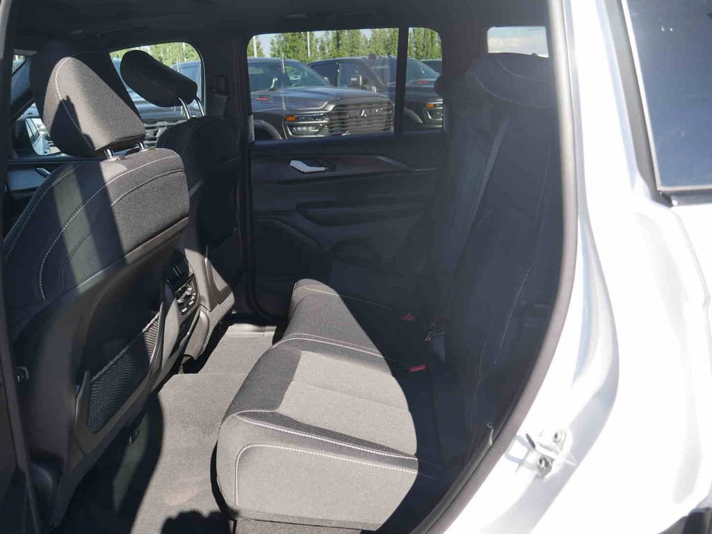 New 2025 Jeep Grand Cherokee Laredo X w/ Luxury Tech Group I image 11