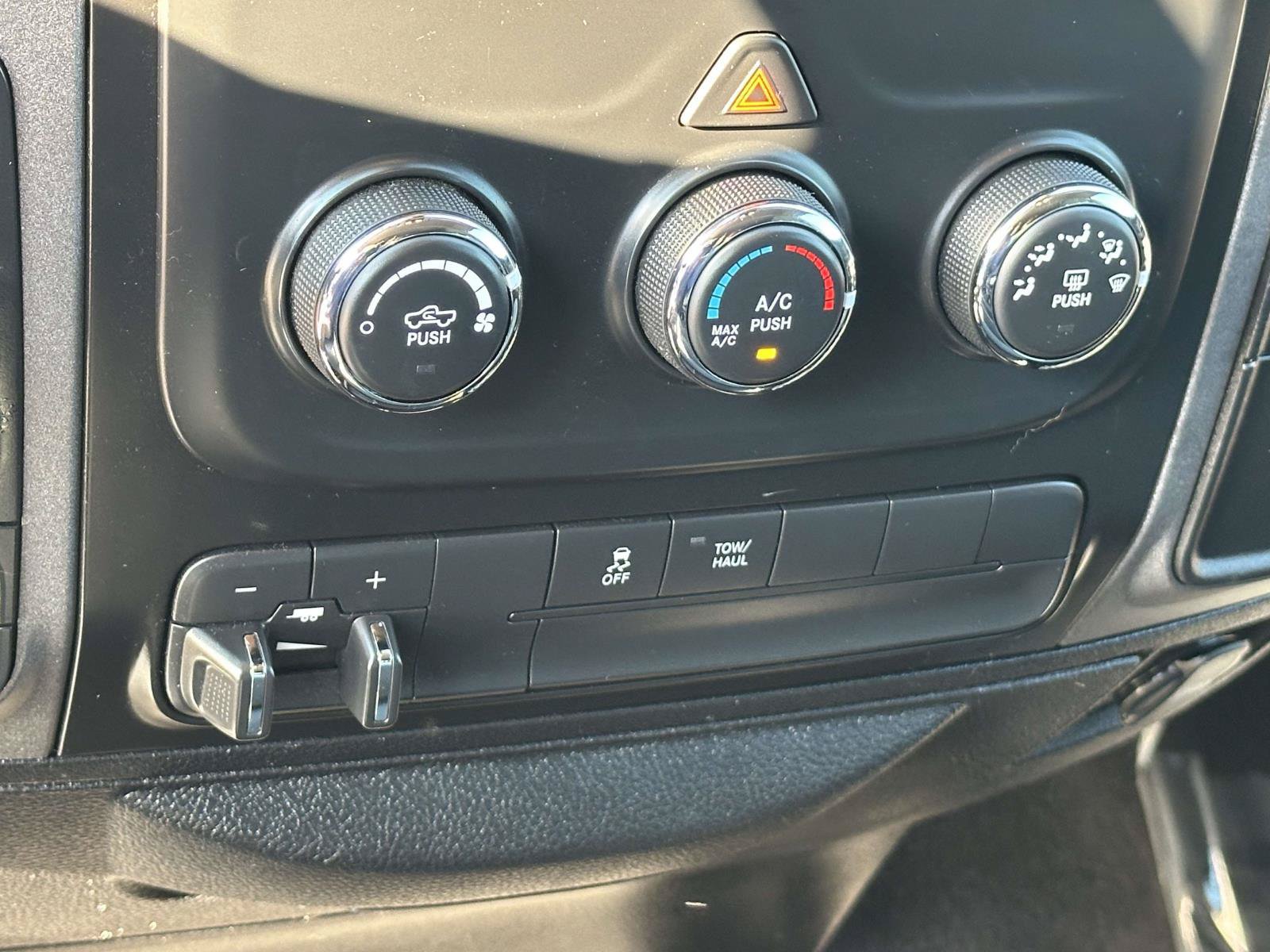 Used 2018 RAM 1500 Express w/ Express Value Package AWD/4WD image 12