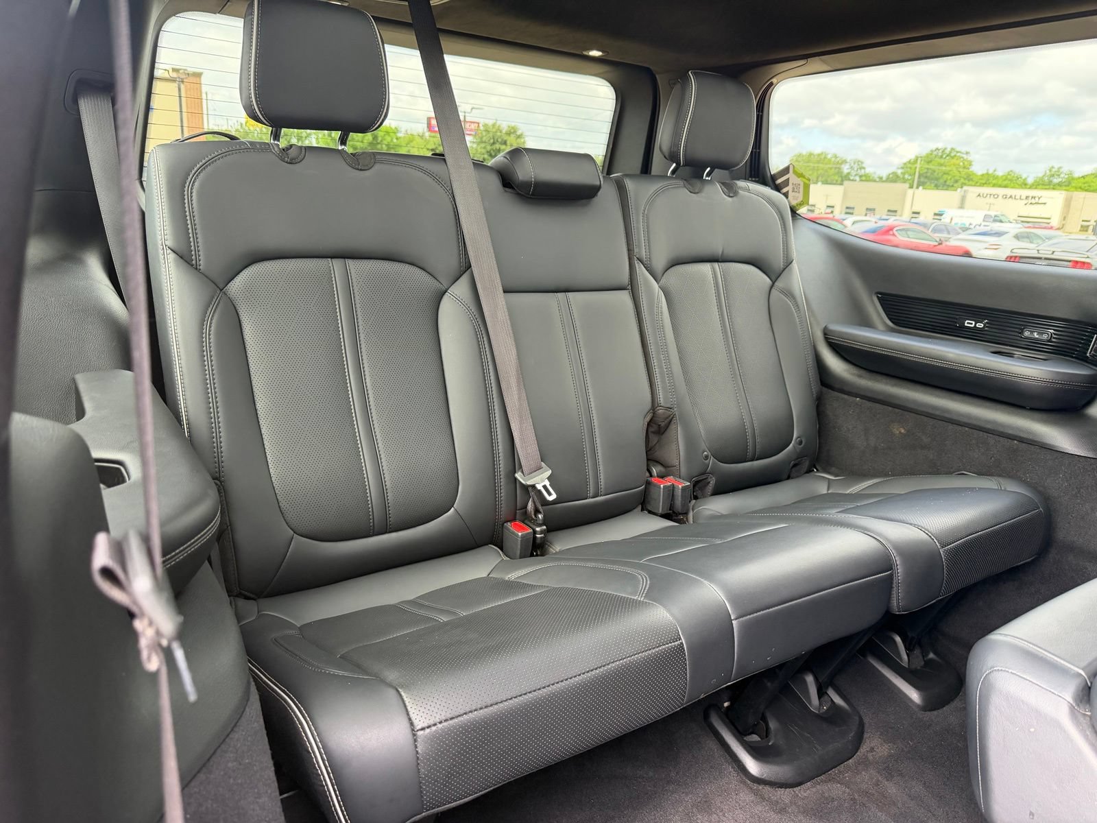 Used 2022 Jeep Grand Wagoneer Series II AWD/4WD image 25