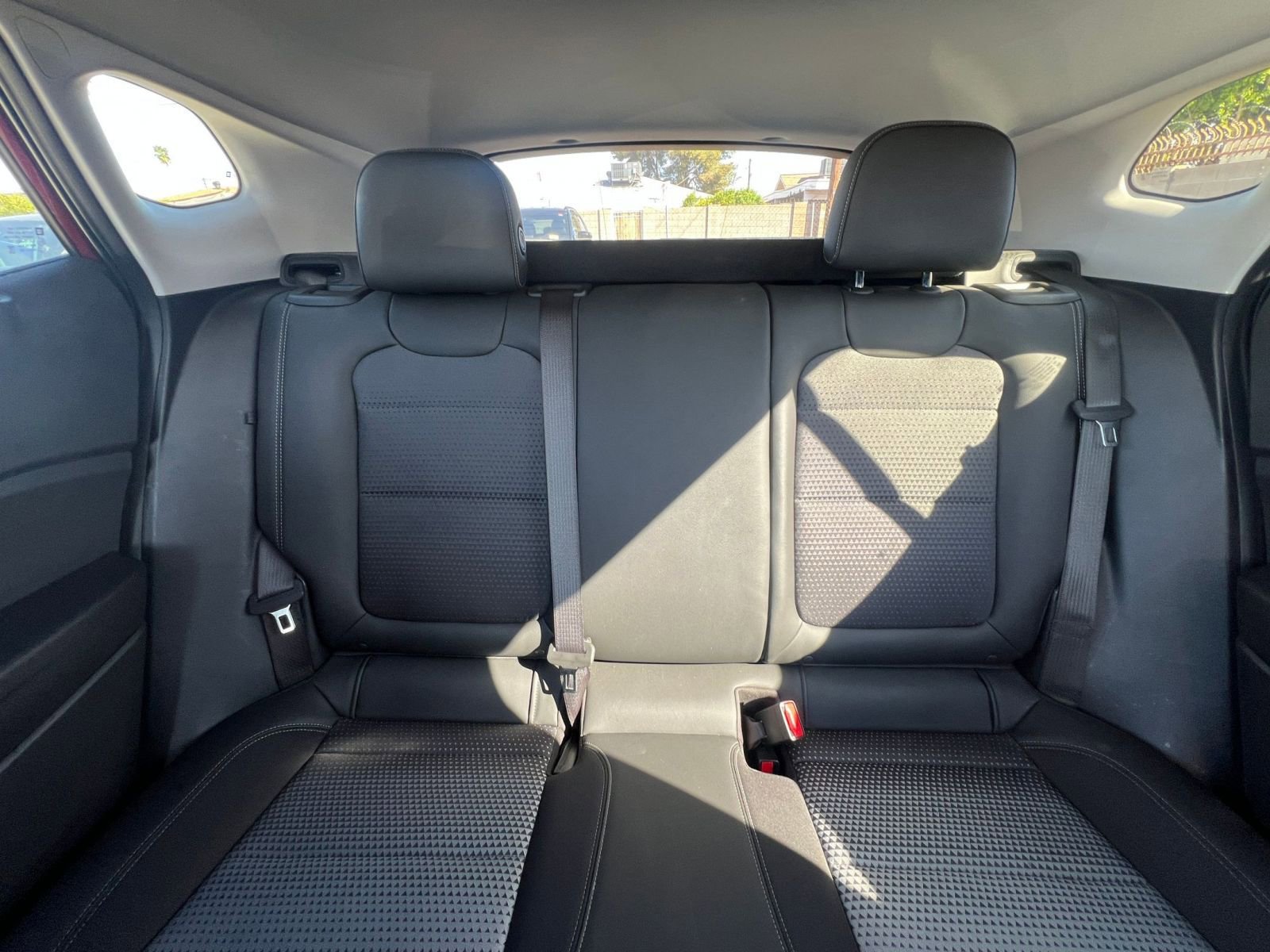 Used 2025 Chevrolet Trax LT FWD image 38