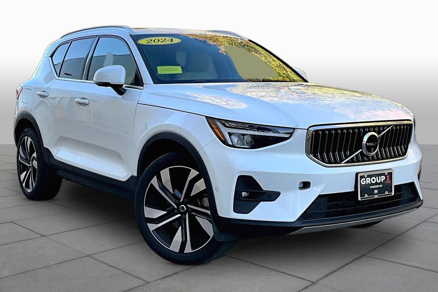 Certified 2024 Volvo XC40 B5 Plus w/ Protection Package Premier AWD/4WD image 3