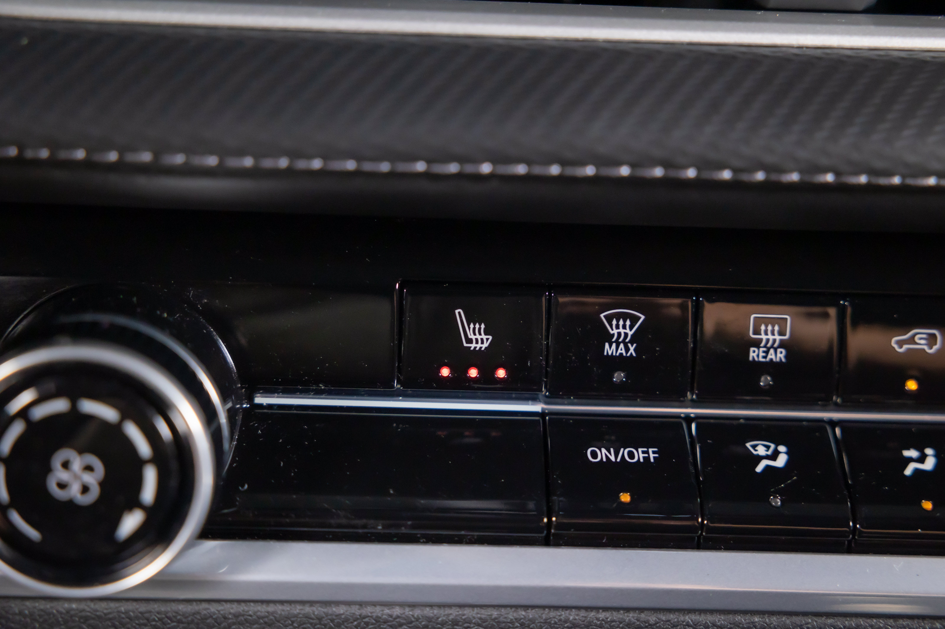 Used 2025 Chevrolet Equinox LT FWD image 24