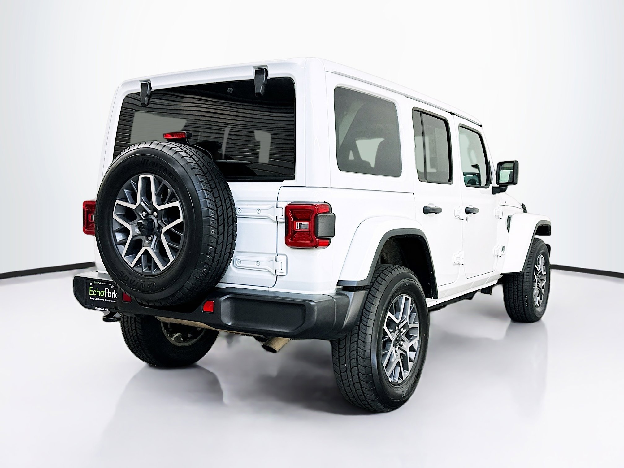 Used 2025 Jeep Wrangler Sahara image 9