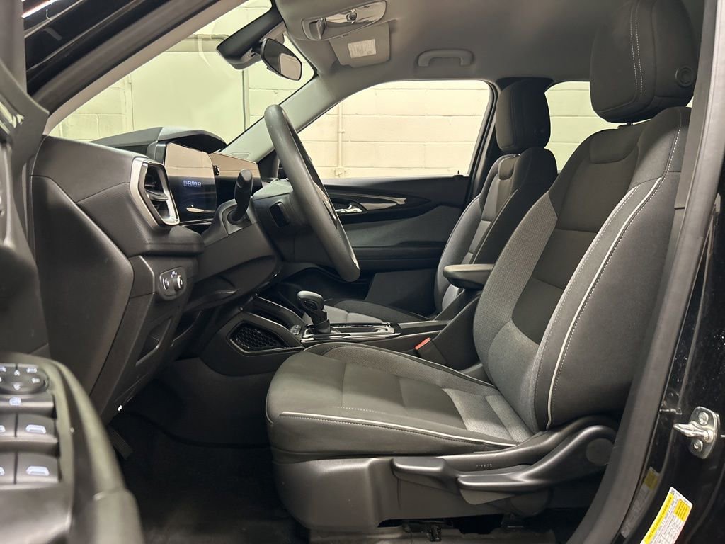 Used 2025 Chevrolet TrailBlazer LT AWD/4WD image 7
