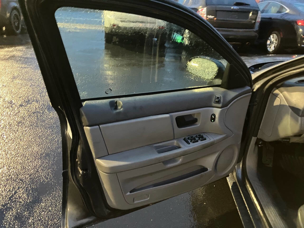 Used 2004 Ford Taurus SE image 18