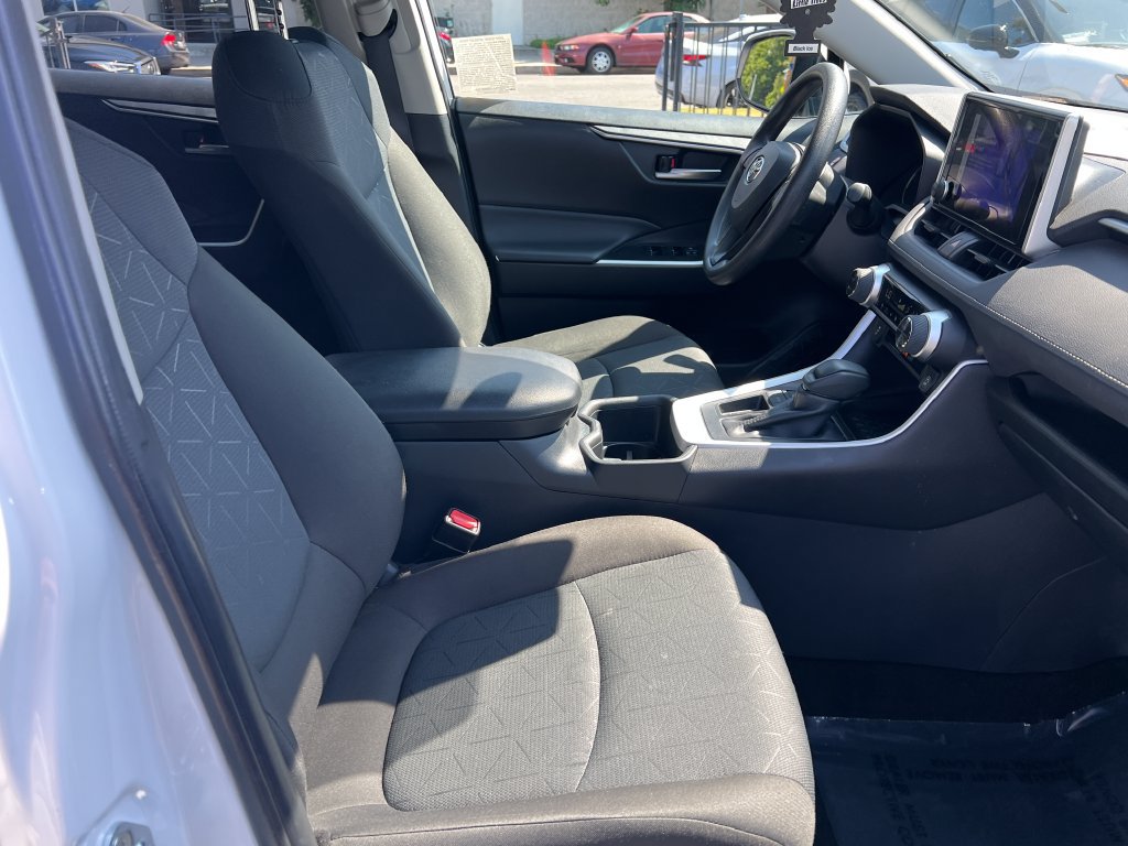 Used 2025 Toyota RAV4 XLE FWD image 16