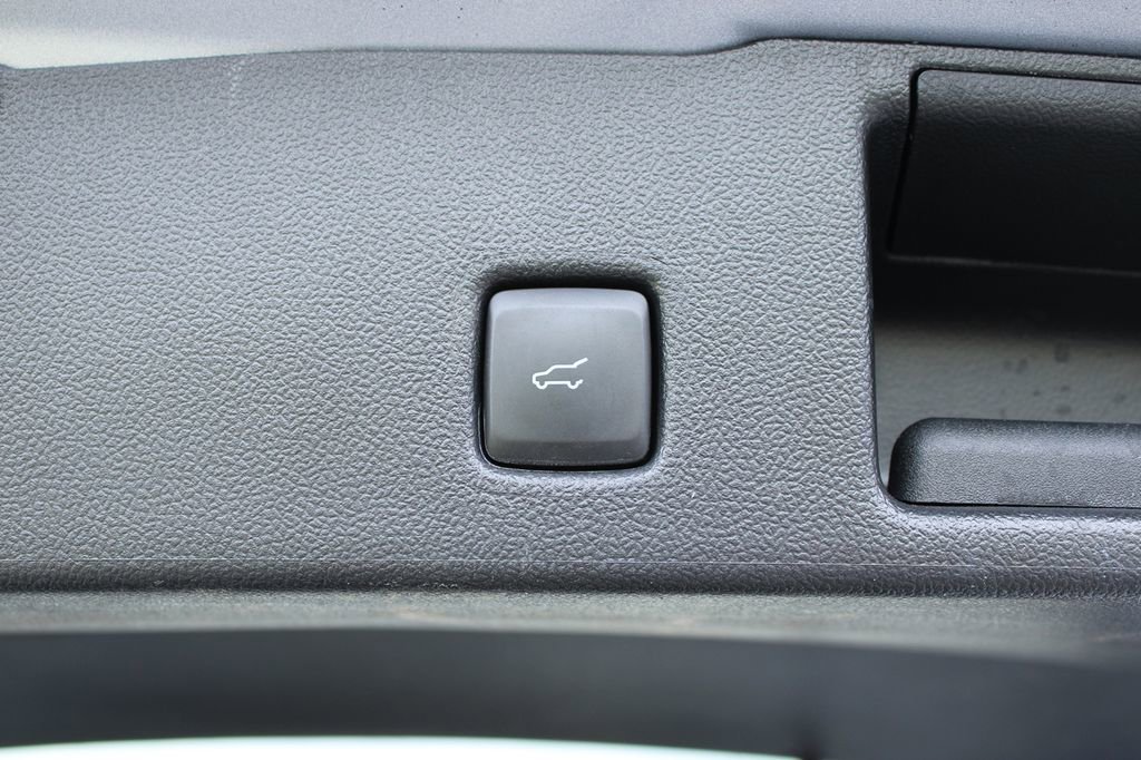 Used 2022 Ford Escape SEL image 12