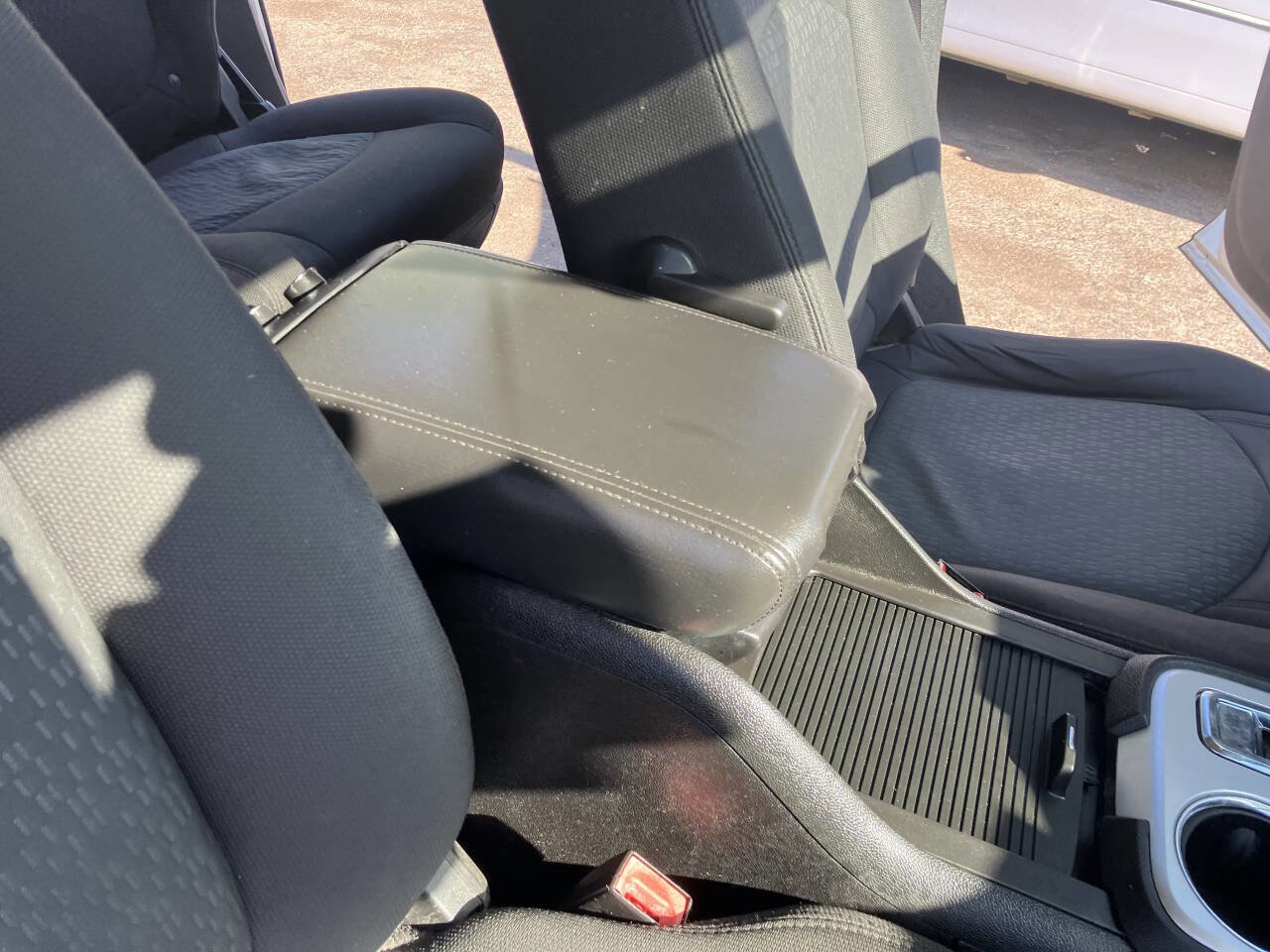 Used 2010 GMC Acadia SL image 32