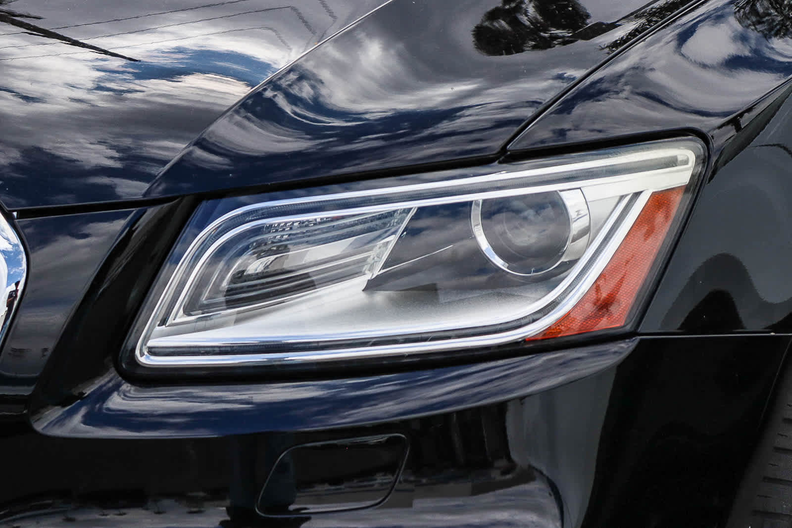 Used 2017 Audi Q5 2.0T Premium Plus w/ Technology Package AWD/4WD image 2
