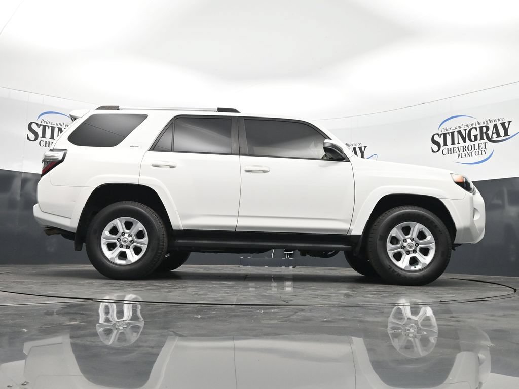 Used 2020 Toyota 4Runner SR5 AWD/4WD image 33