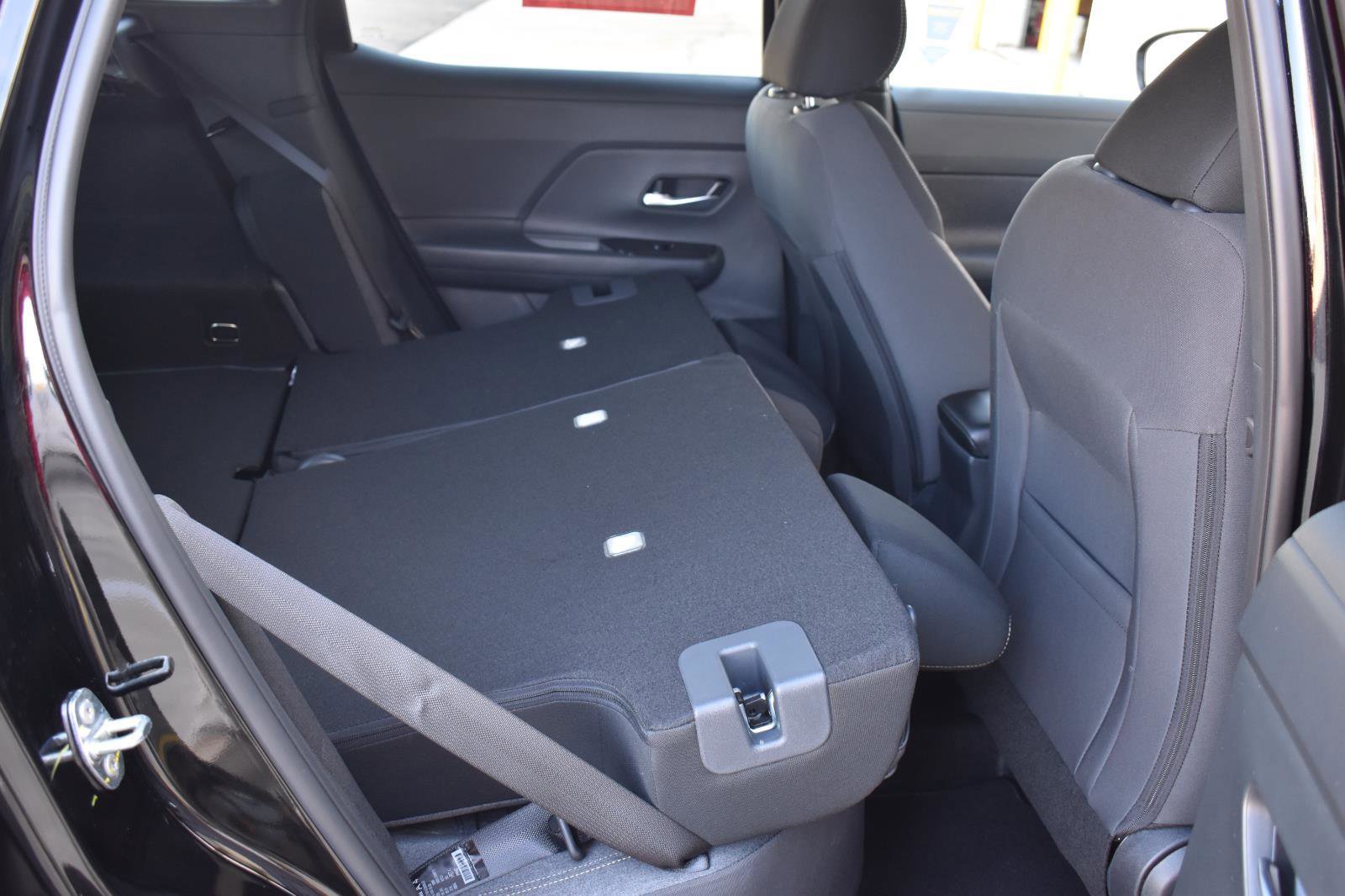 Certified 2025 Nissan Kicks SV image 37