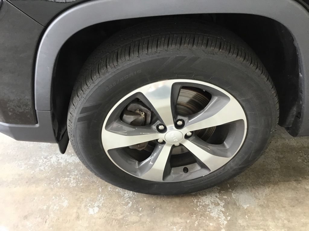 Used 2019 Jeep Cherokee Limited AWD/4WD image 5