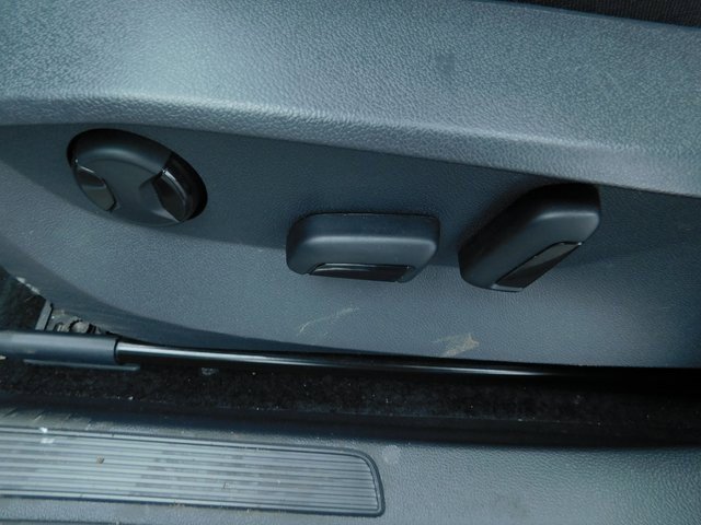 Used 2024 Volkswagen Taos SE image 25