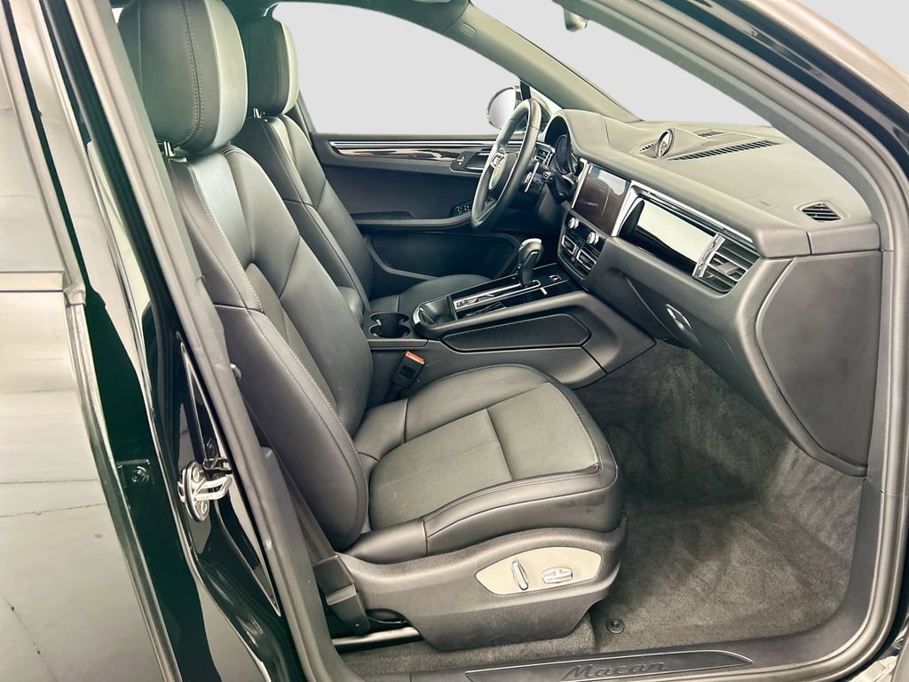Certified 2024 Porsche Macan AWD/4WD image 21