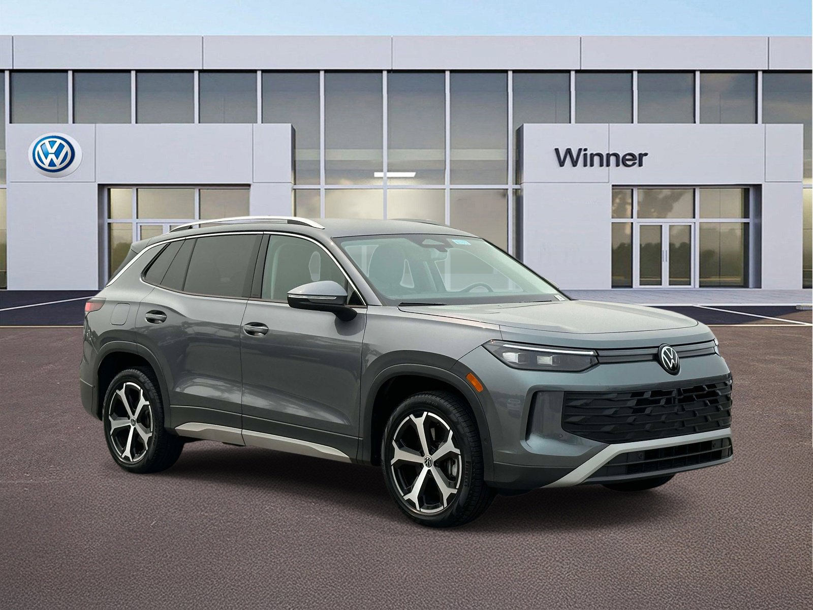 Certified 2025 Volkswagen Tiguan SE AWD/4WD image 8