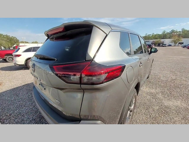 Used 2023 Nissan Rogue S image 30