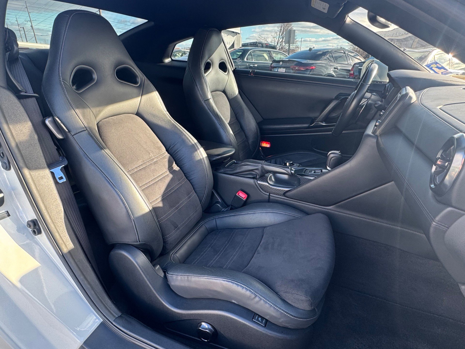 Used 2019 Nissan GT-R Premium image 12