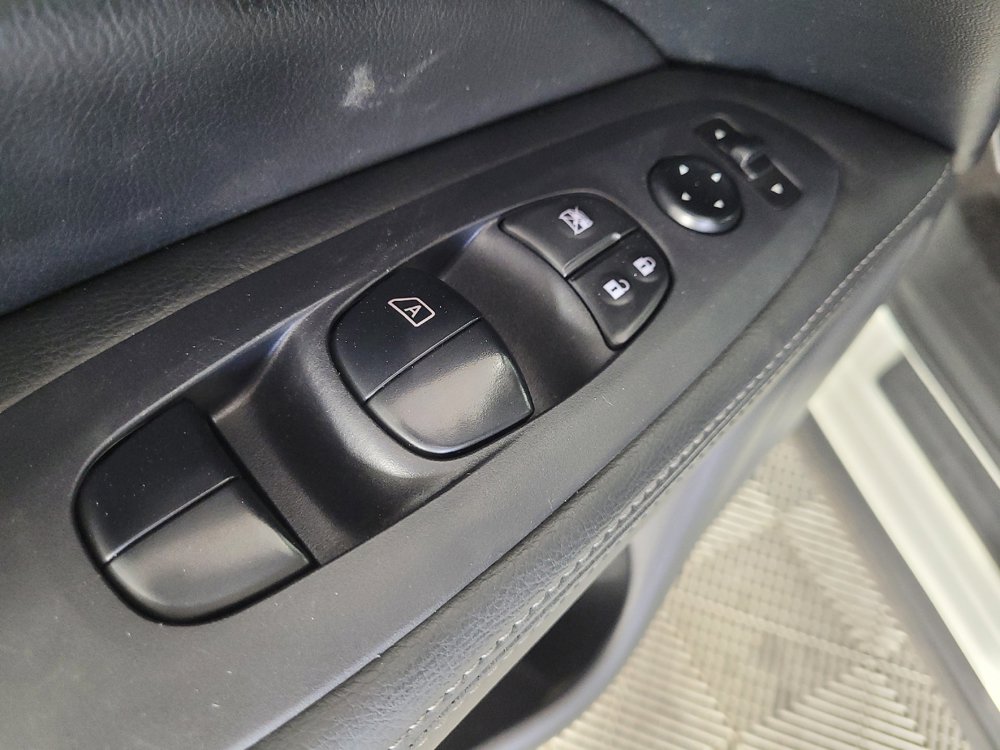 Used 2020 Nissan Pathfinder S FWD image 27