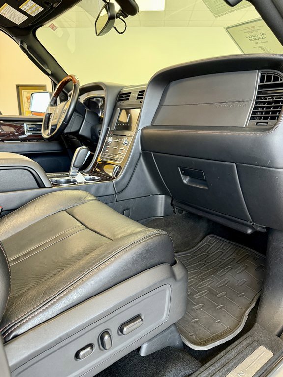 Used 2017 Lincoln Navigator L Reserve AWD/4WD image 12