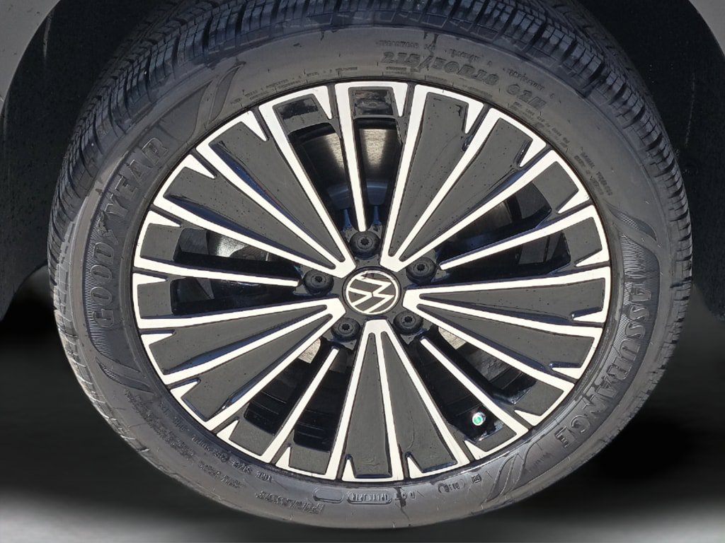 New 2026 Volkswagen Taos SE FWD image 8