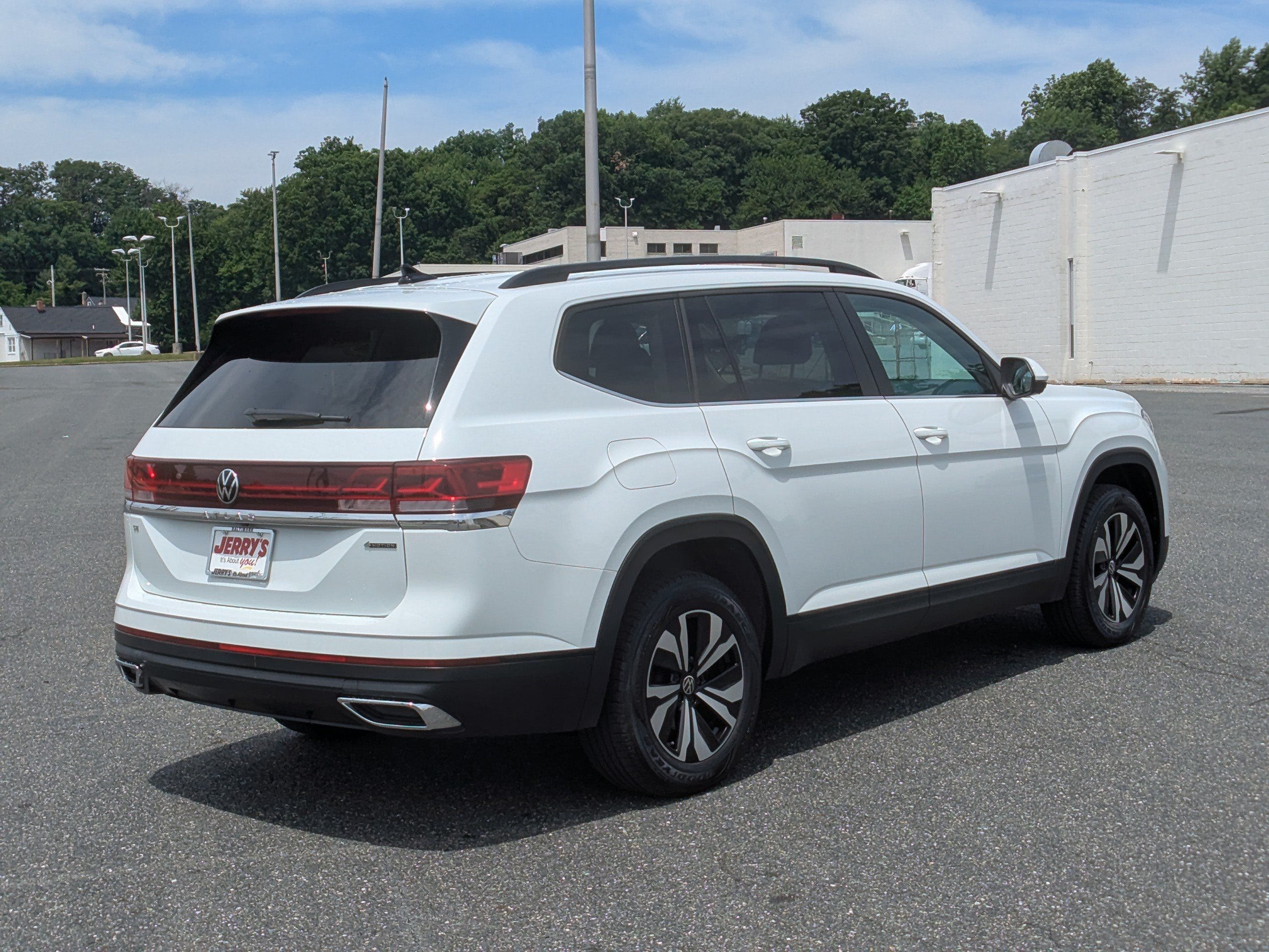 Used 2024 Volkswagen Atlas SE AWD/4WD image 9