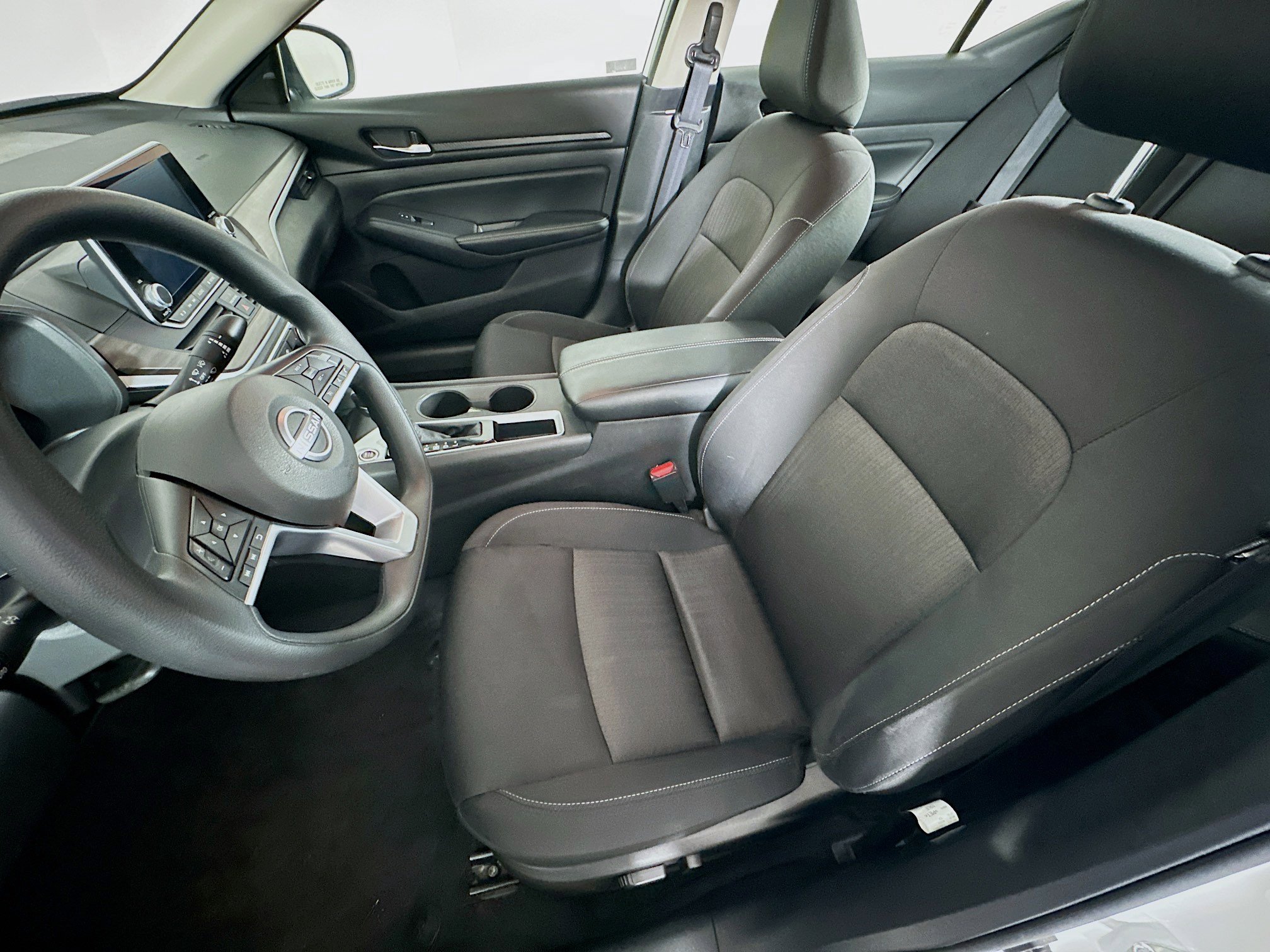 Used 2025 Nissan Altima 2.5 SV image 13