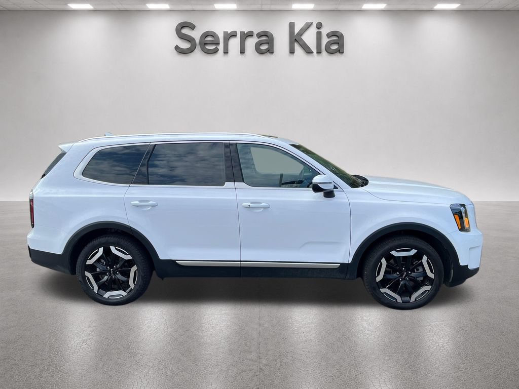 Used 2024 Kia Telluride EX w/ EX Captain's Chair Package FWD image 6