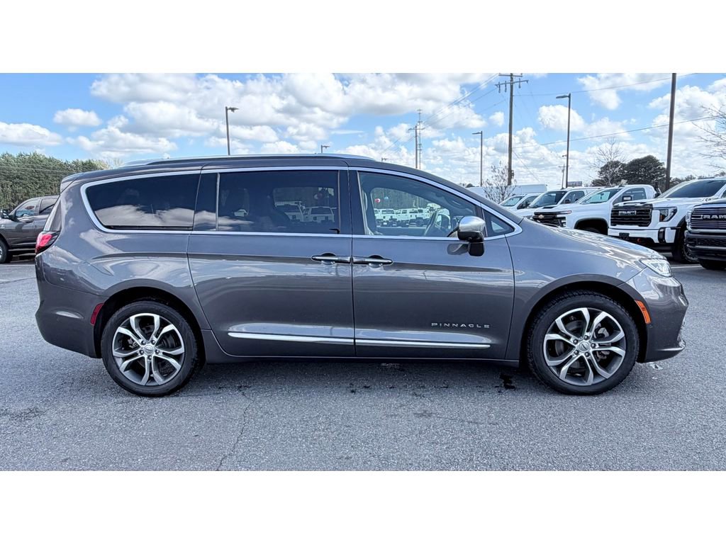 Used 2022 Chrysler Pacifica Pinnacle image 4