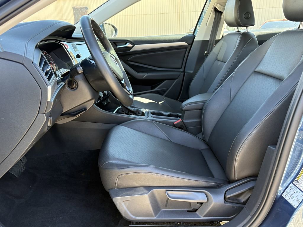 Used 2020 Volkswagen Jetta SE w/ SE Cold Weather Package image 12