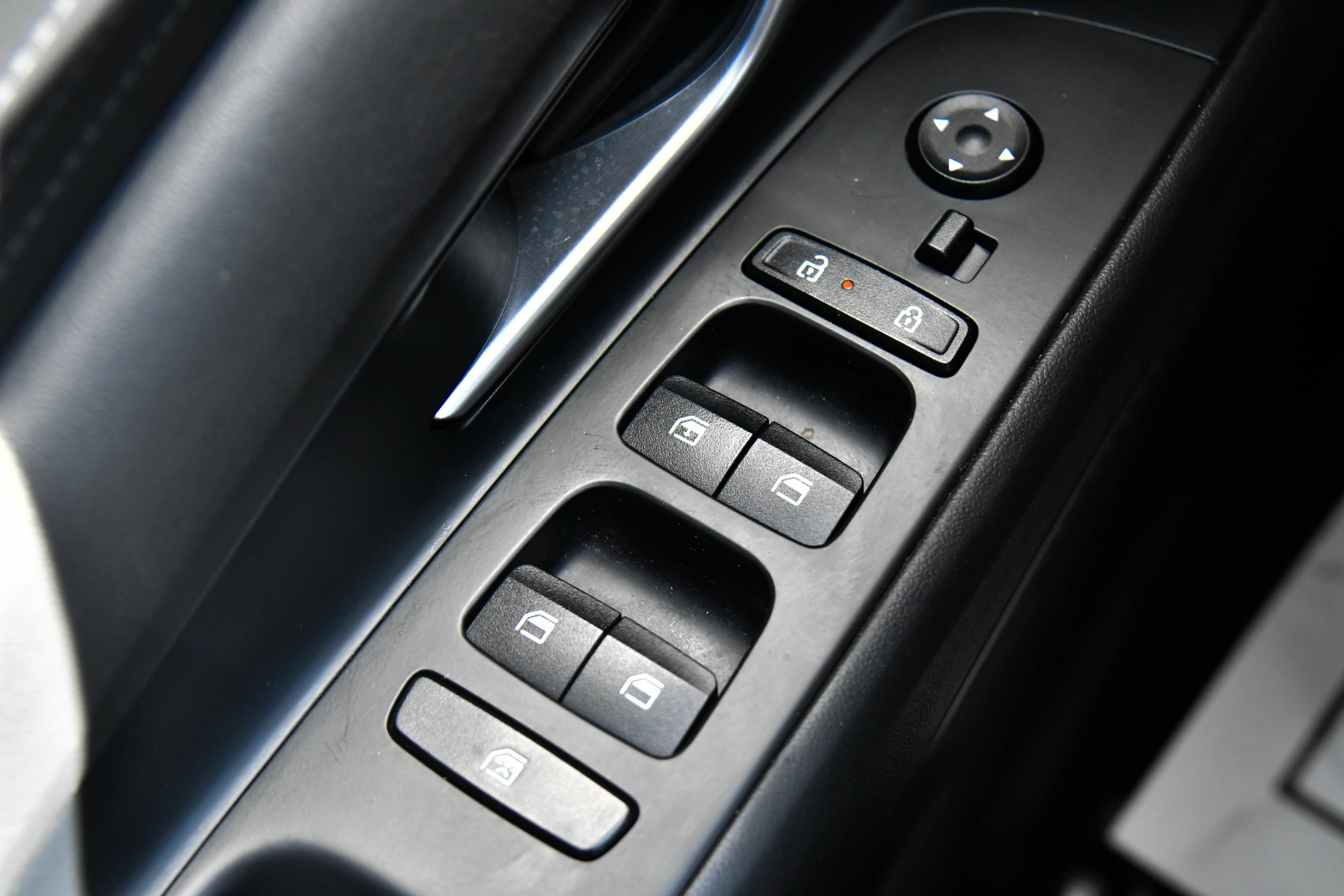 Used 2024 Hyundai Elantra SE FWD image 29