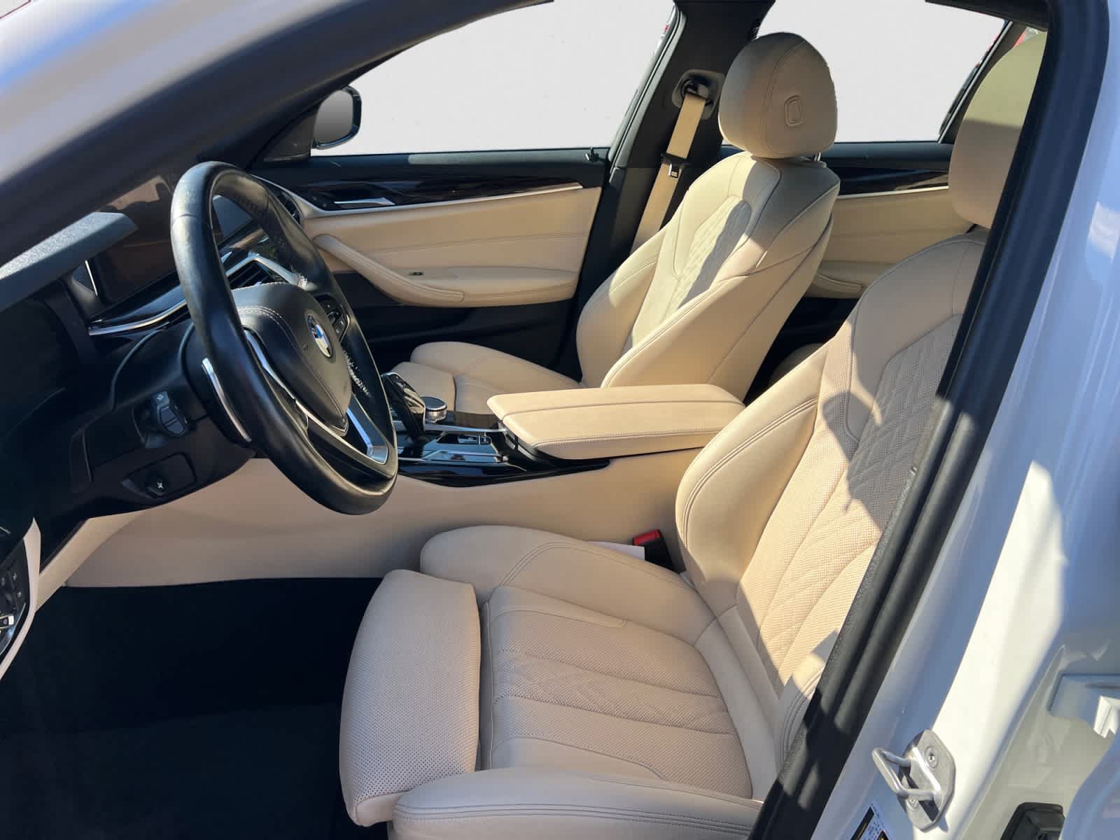 Used 2023 BMW 530e RWD image 16