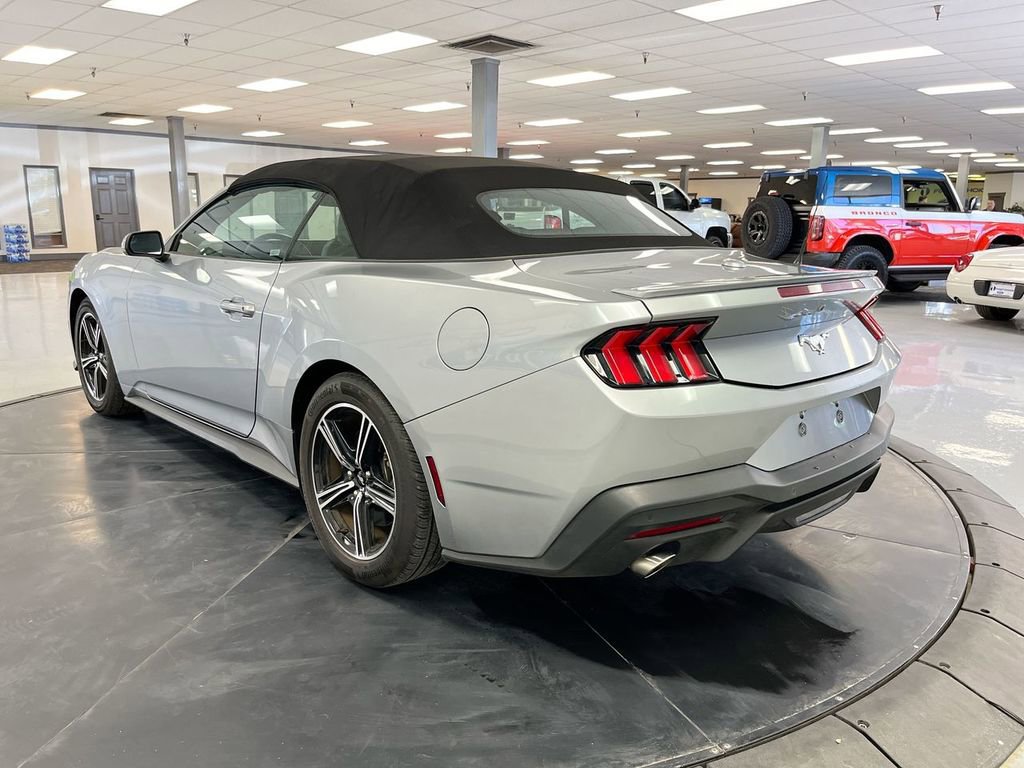 Used 2025 Ford Mustang Premium RWD image 6