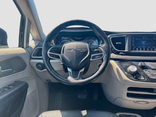 Used 2019 Chrysler Pacifica Touring-L FWD image 26