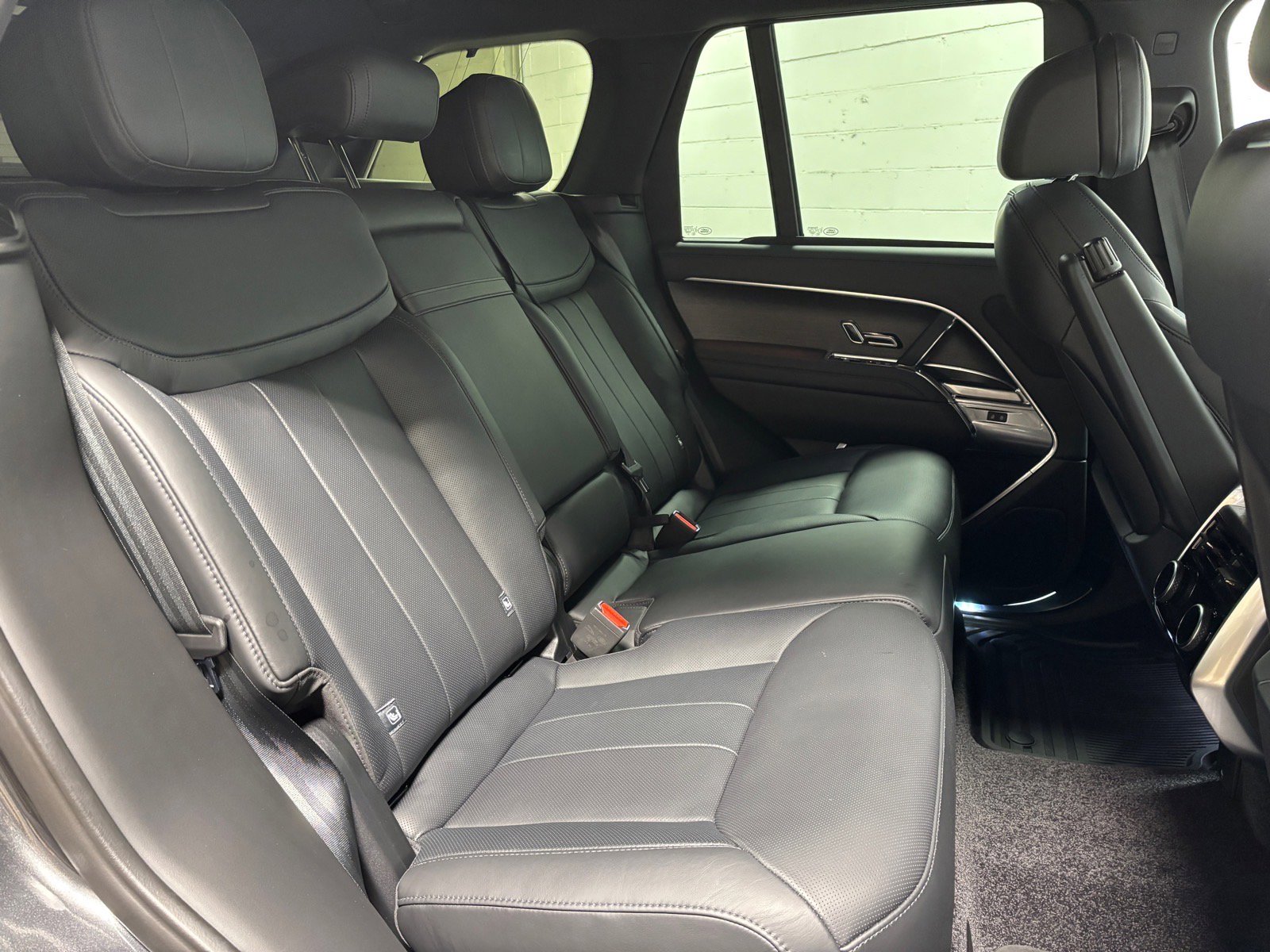 Used 2025 Land Rover Range Rover SE AWD/4WD image 38