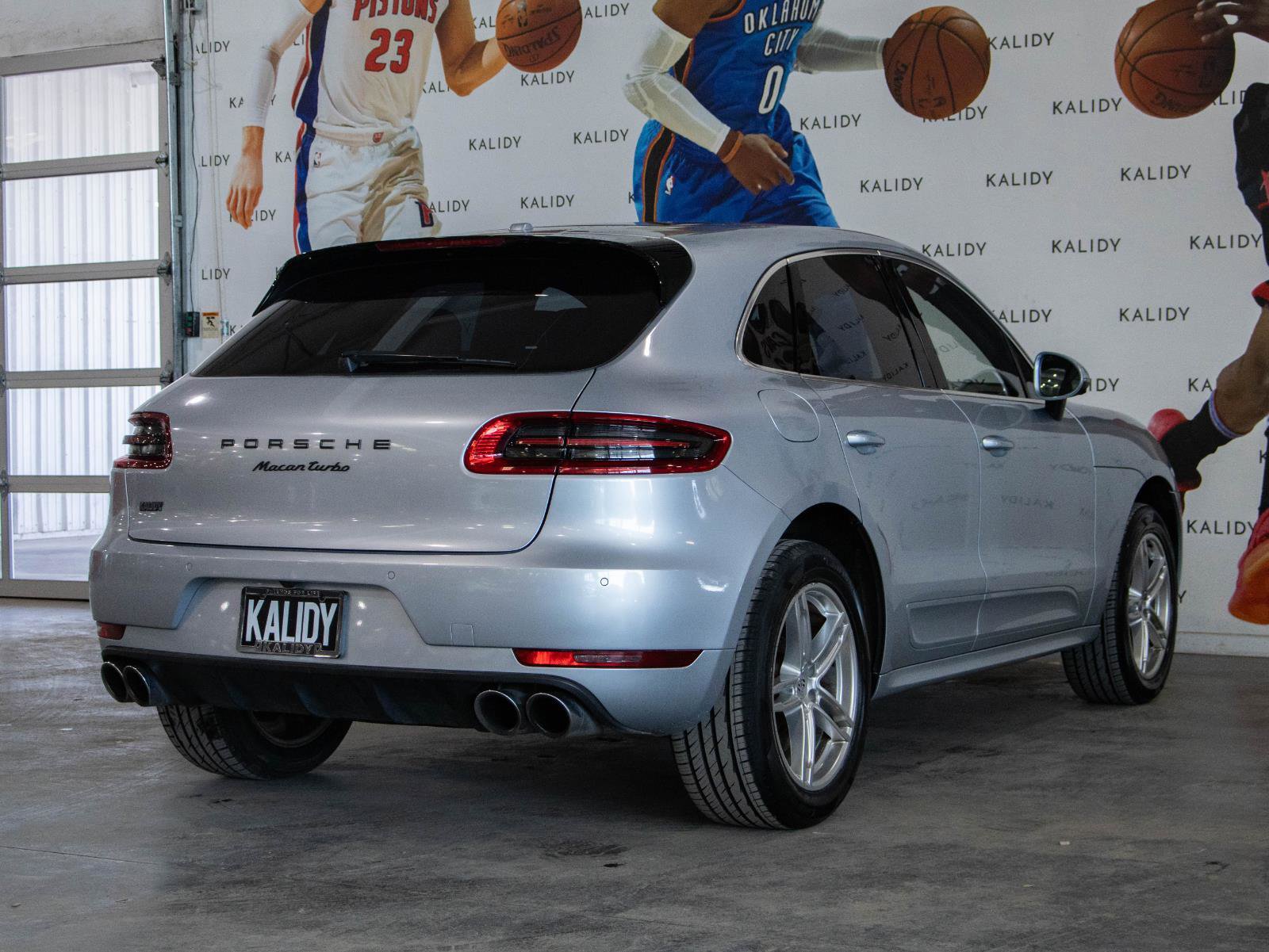 Used 2017 Porsche Macan Turbo image 27