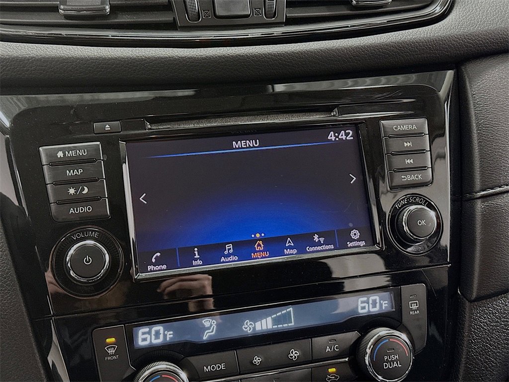 Used 2019 Nissan Rogue SV w/ Premium Package image 16