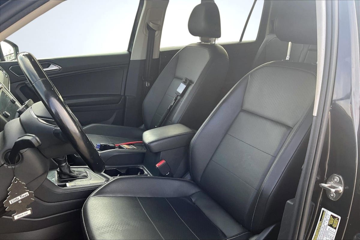 Used 2018 Volkswagen Tiguan SE w/ Panoramic Sunroof Package FWD image 25
