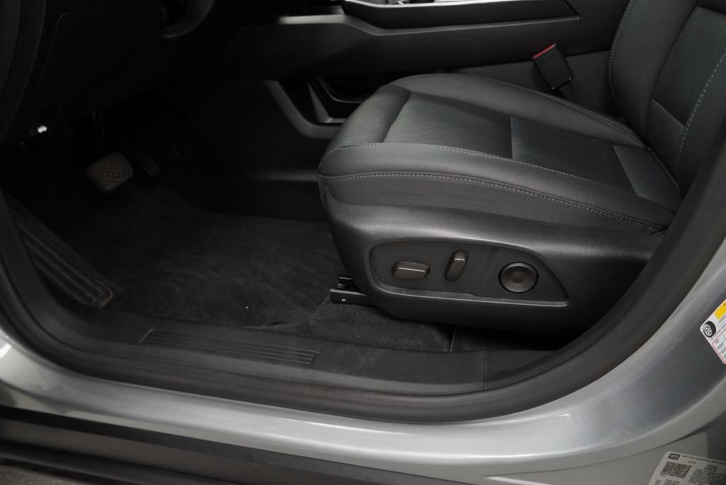 Used 2026 Chevrolet Equinox LT w/ Convenience Package II FWD image 40