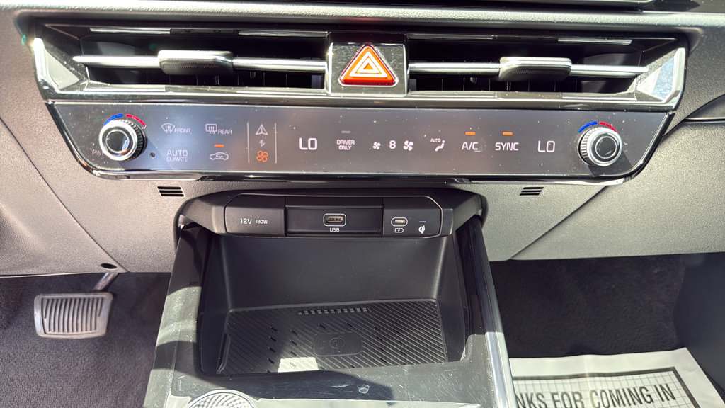 Used 2024 Kia Niro EX w/ EX Cold Weather Package FWD image 25