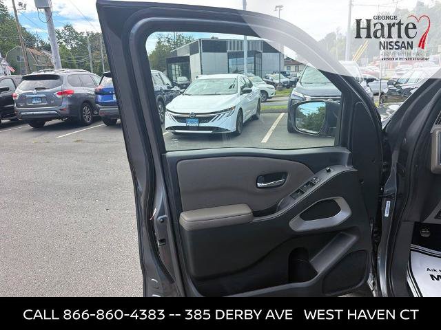 Certified 2023 Nissan Frontier SV w/ Technology Package AWD/4WD image 10