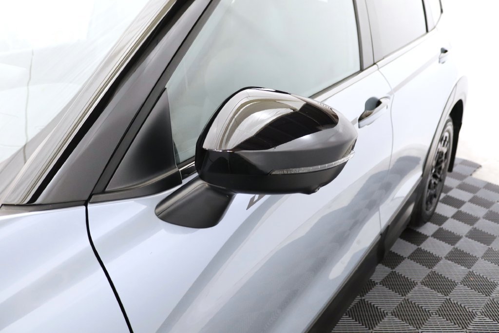 Used 2026 Mitsubishi Outlander AWD image 12