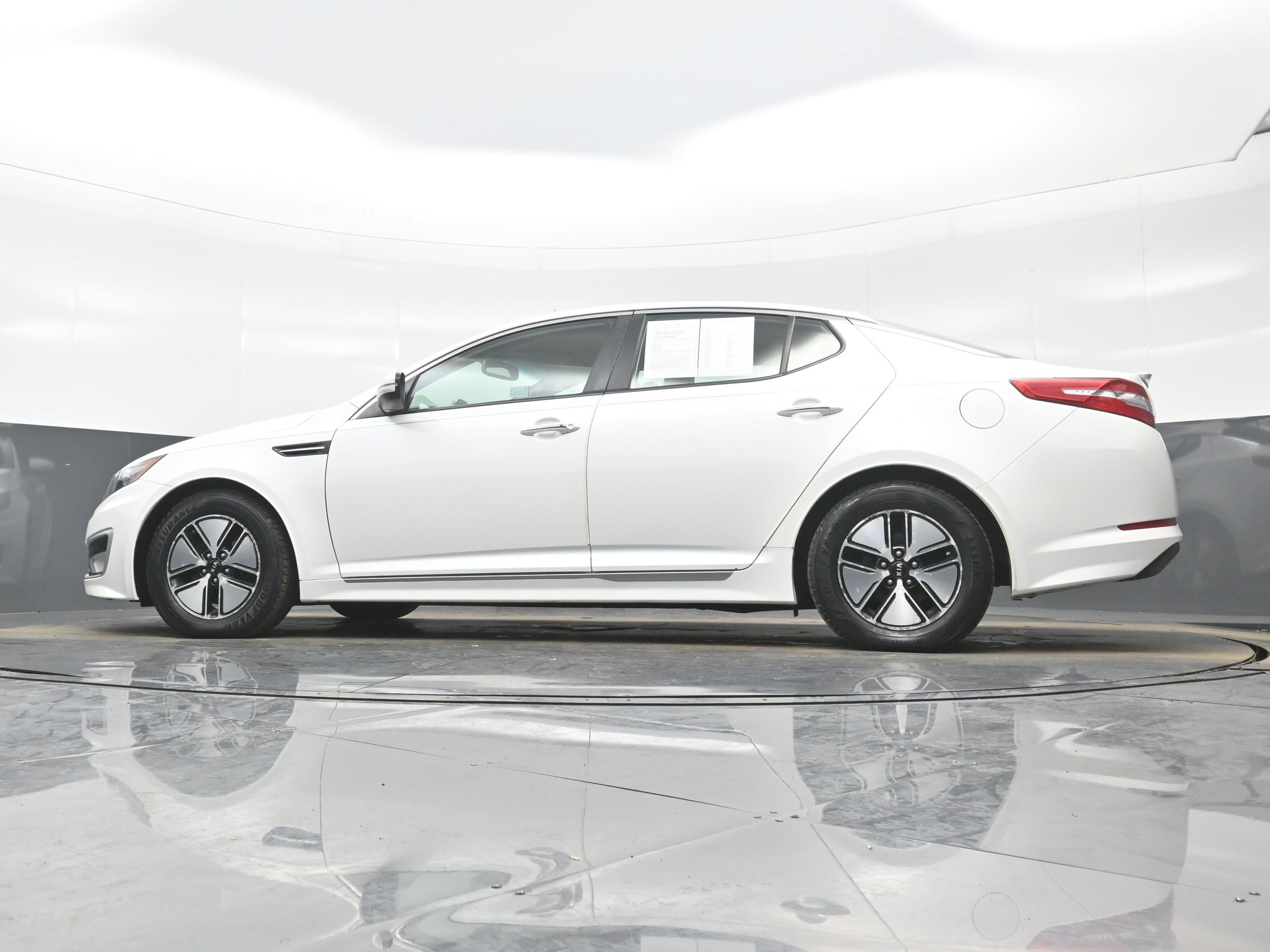 Used 2012 Kia Optima Hybrid w/ Hybrid Convenience Pkg image 26