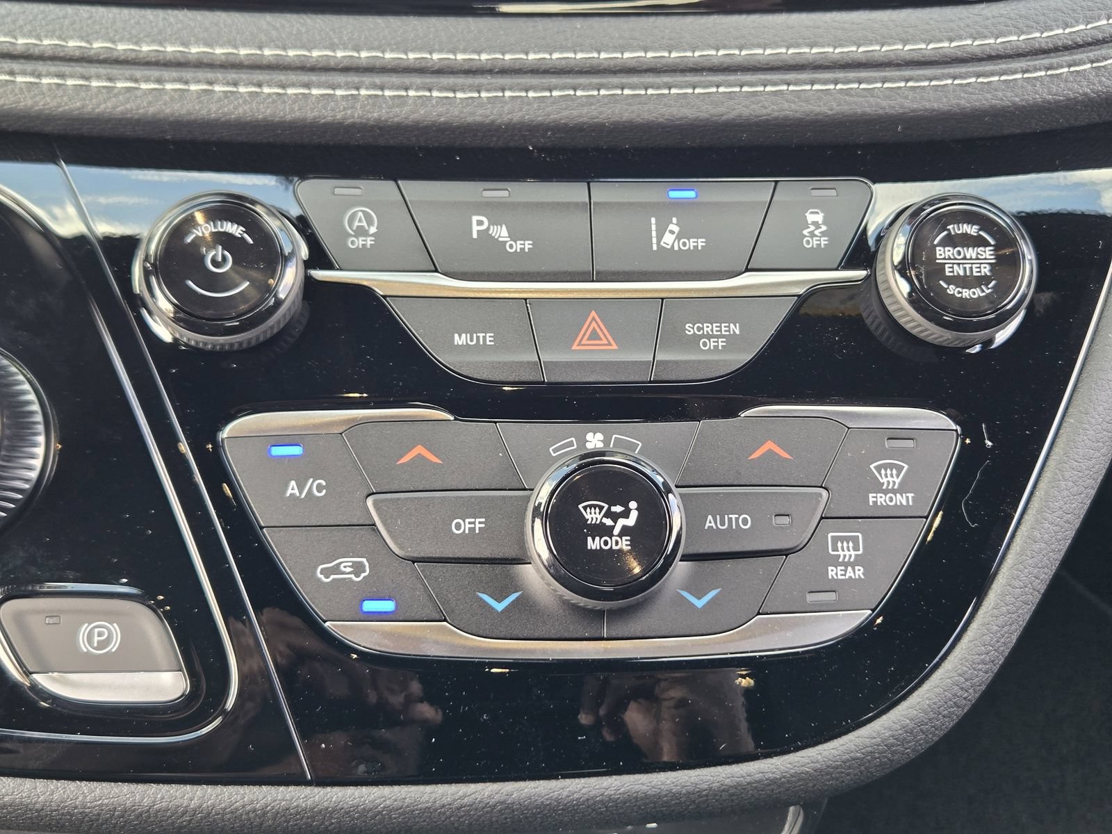 New 2026 Chrysler Pacifica Select AWD/4WD image 17