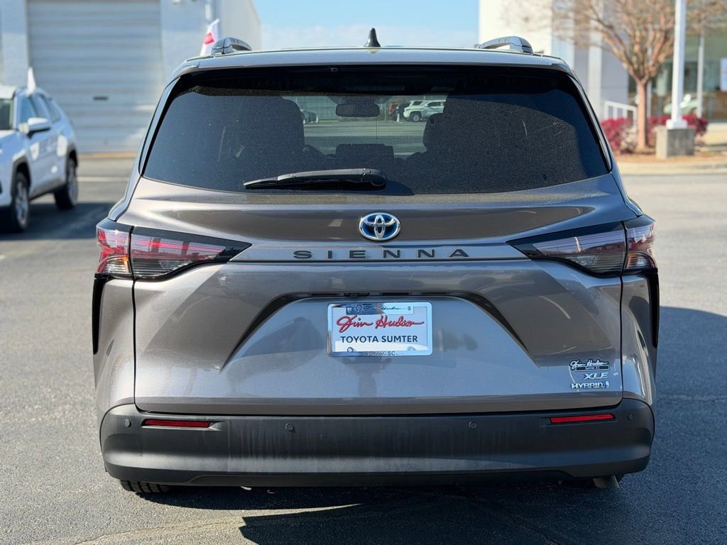 Used 2024 Toyota Sienna XLE image 6