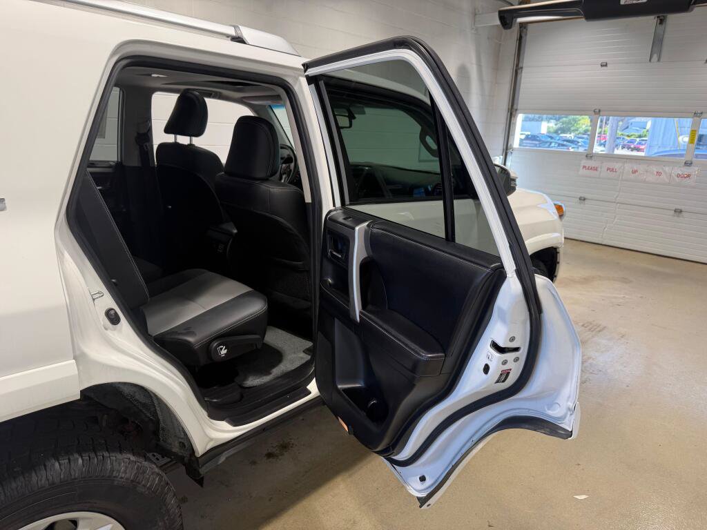 Used 2016 Toyota 4Runner SR5 Premium RWD image 10